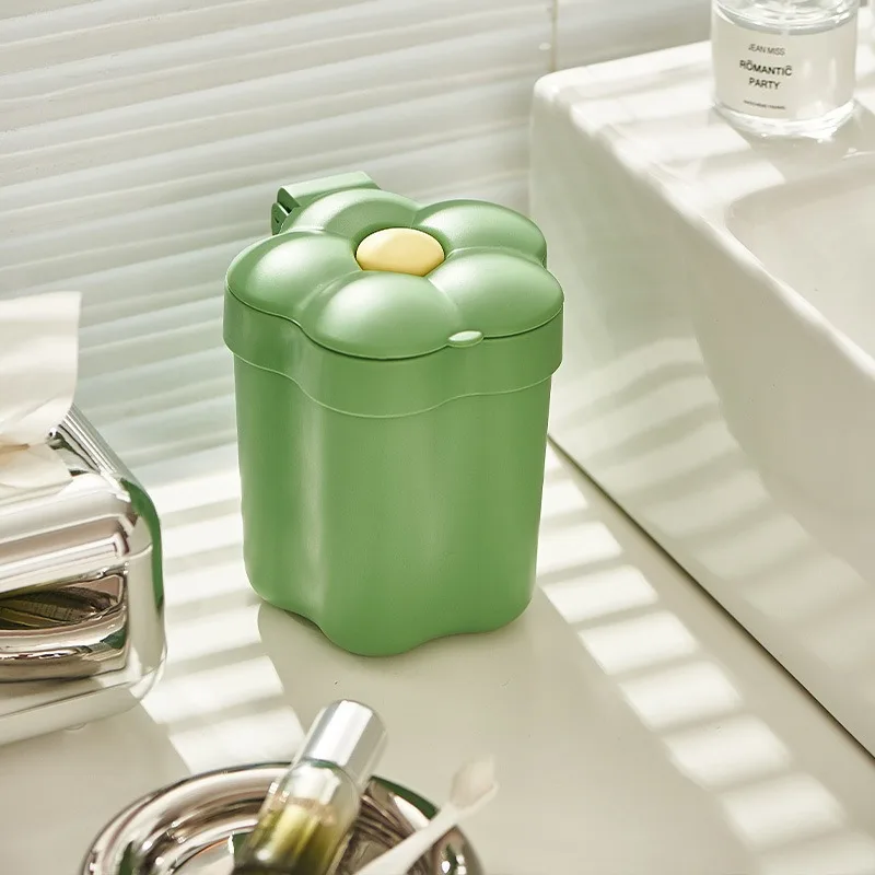 Poubelle en plastique design fleurie