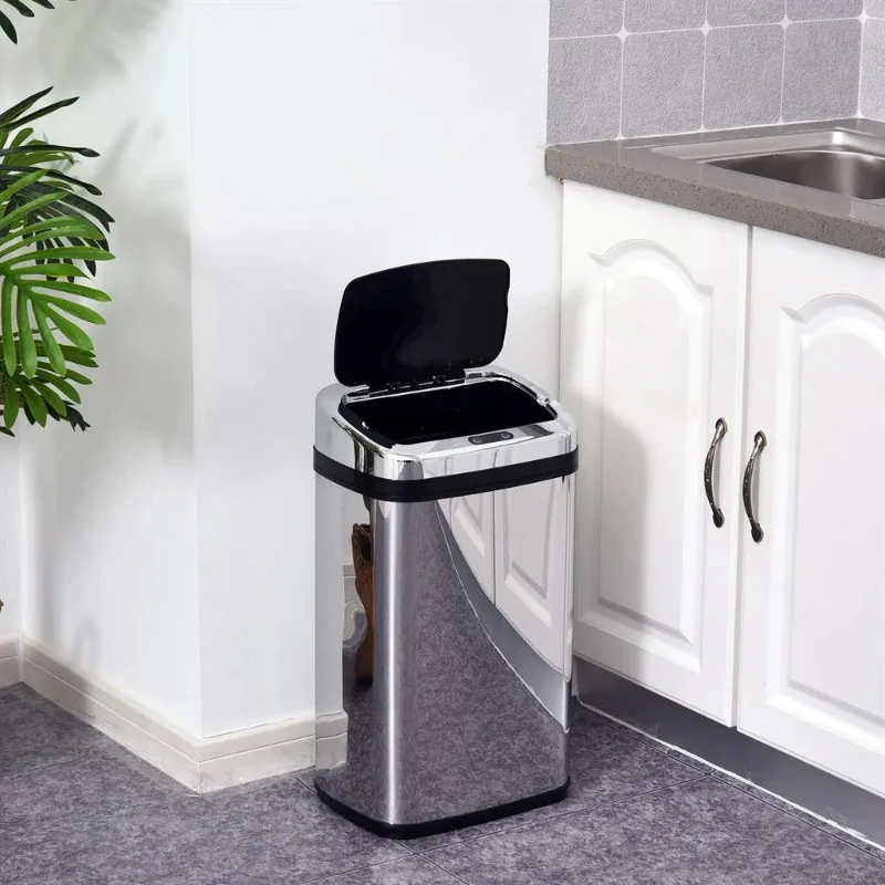 Poubelle automatique argentée en inox 30L