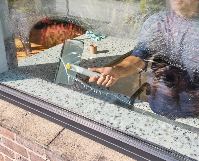 Outil de Nettoyage de Vitres 2-en-1 avec Tampon de Rechange CleanTech™