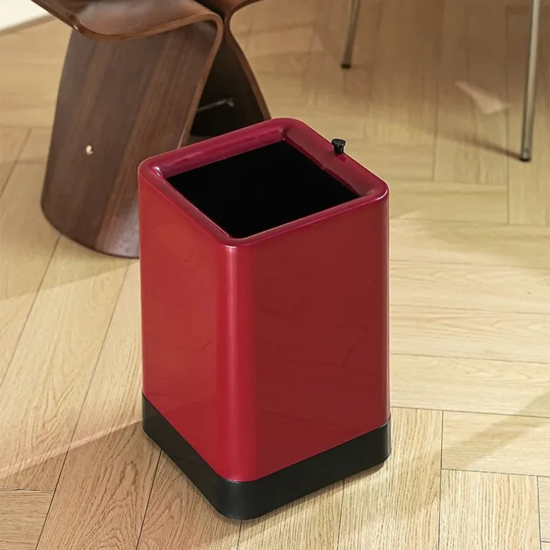 Poubelle en plastique design minimaliste