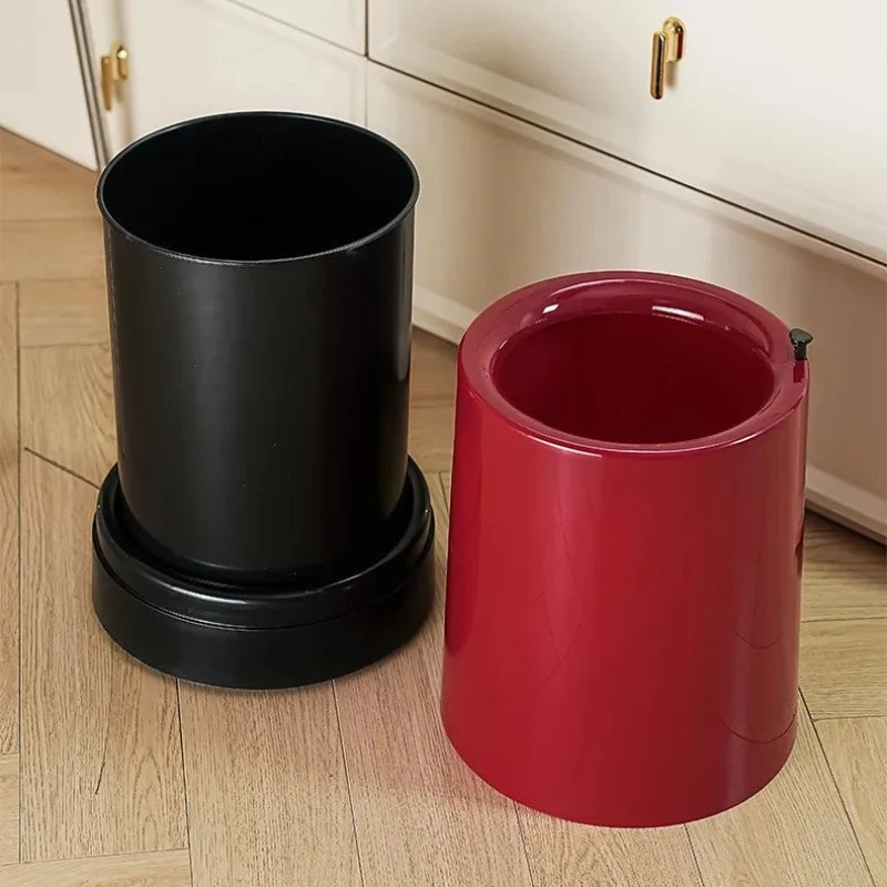 Poubelle en plastique design minimaliste