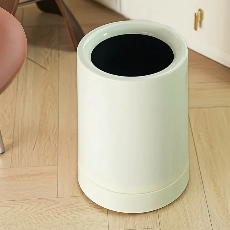 Poubelle en plastique design minimaliste