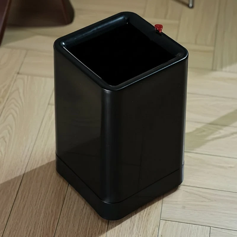 Poubelle en plastique design minimaliste