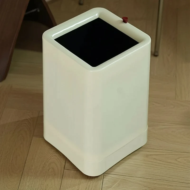 Poubelle en plastique design minimaliste