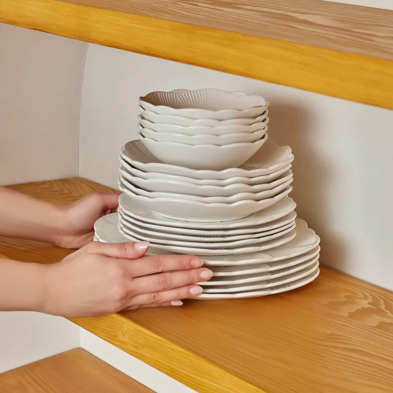 Karaca Bloom 6 Kişilik 24 Parça Bone China Yemek Takımı, Beyaz