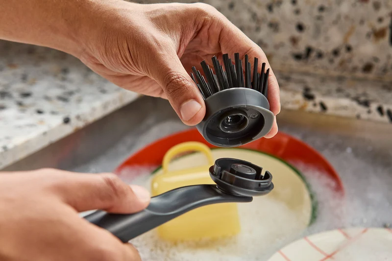 Brosse à Vaisselle avec Tête de Rechange SinkTech™