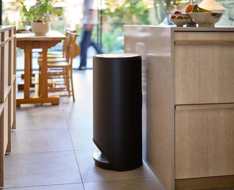 Poubelle 30l Noir Mat Arc™ Easy-Push