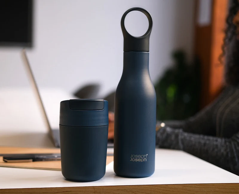 Set de Mug Réutilisable Sipp™ et Gourde Isotherme en Inox Loop™ Bleus