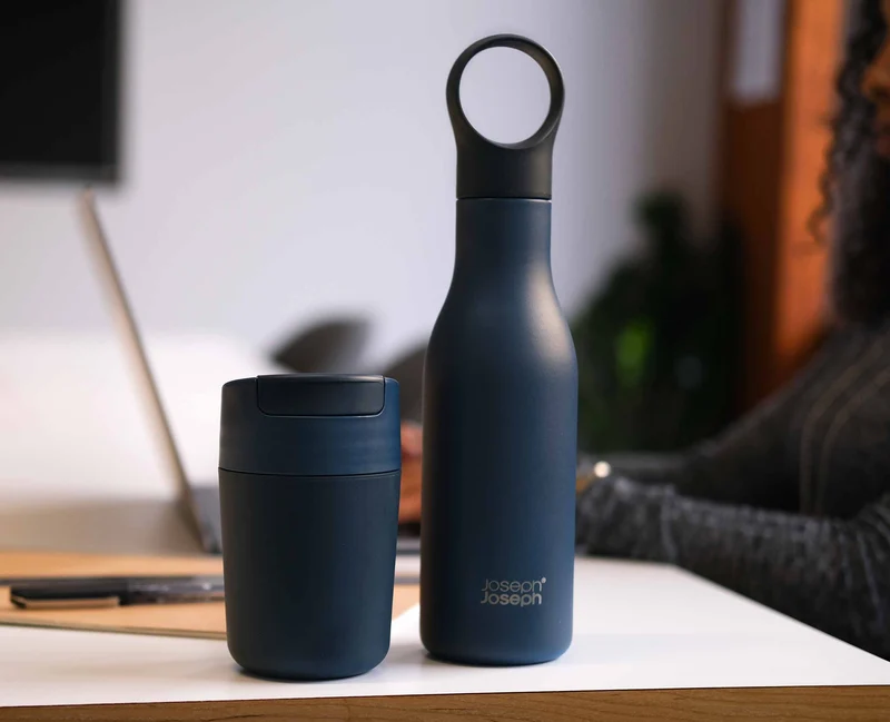 Set de Mug Réutilisable Sipp™ et Gourde Isotherme en Inox Loop™ Bleus