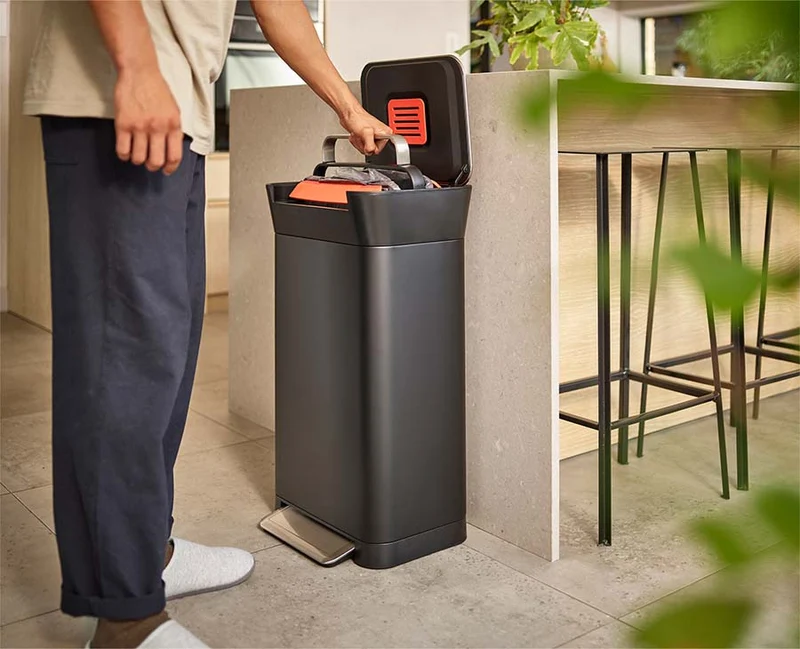 Poubelle Compacteur de Déchets 30L Noir Titan