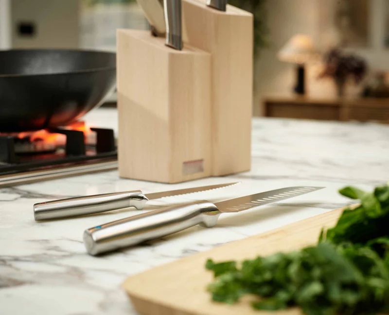Bloc en Bois avec 5 Couteaux de Cuisine et des Ciseaux Elevate™ Fusion