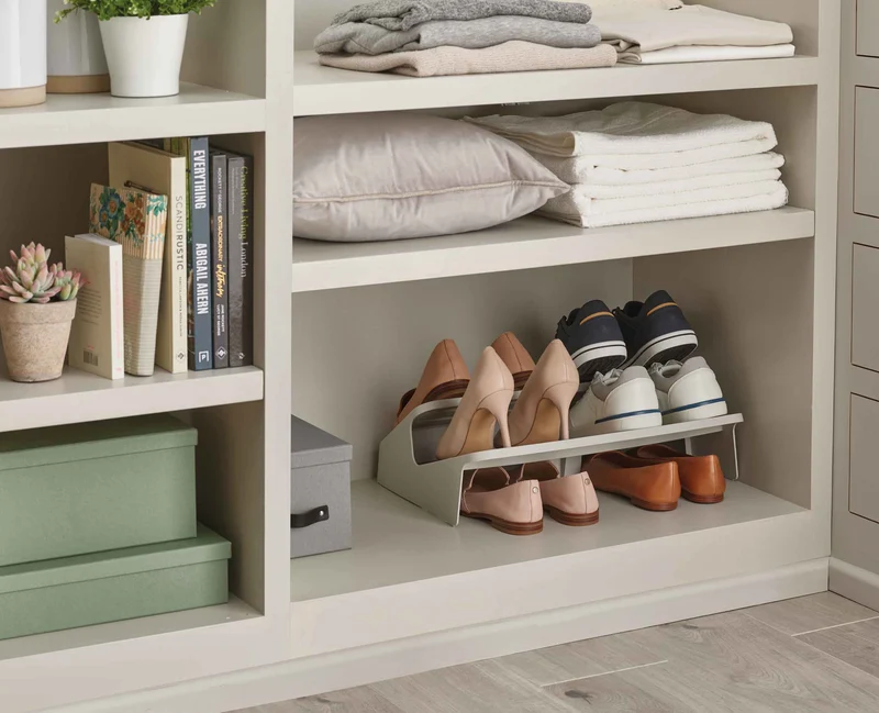 Grand Range-Chaussures Gain de Place Écru Shoe-In™