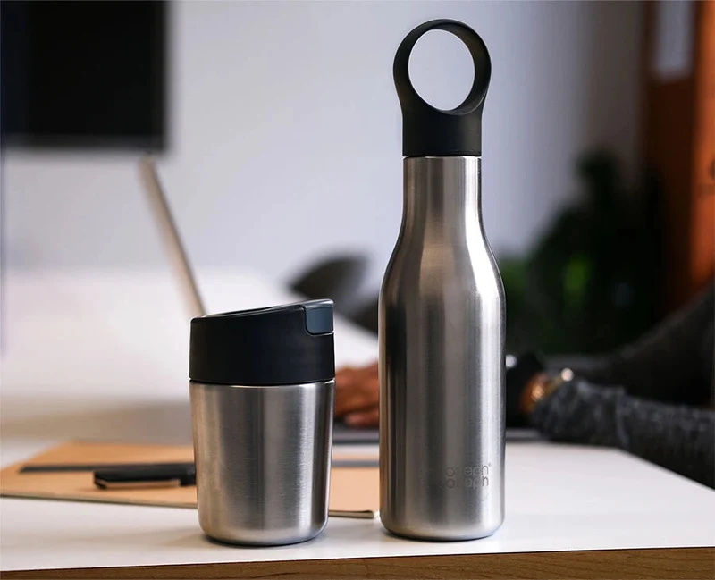 Set de Mug Réutilisable Sipp™ Steel et Gourde Isotherme Loop™ en Inox