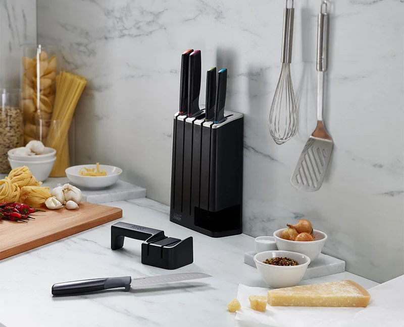Bloc SlimBlock Noir avec 5 Couteaux de Cuisine Elevate™ et Aiguiseur