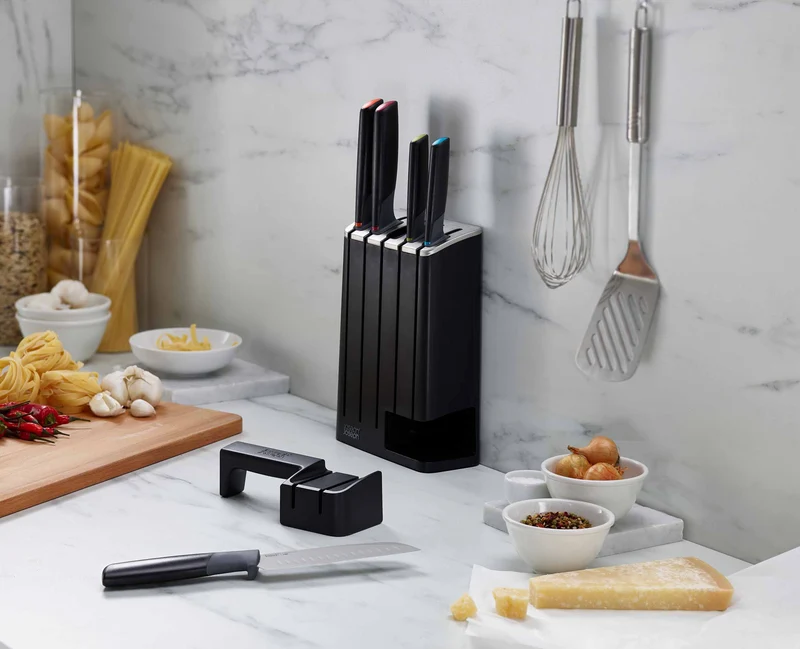 Bloc SlimBlock Noir avec 5 Couteaux de Cuisine Elevate™ et Aiguiseur