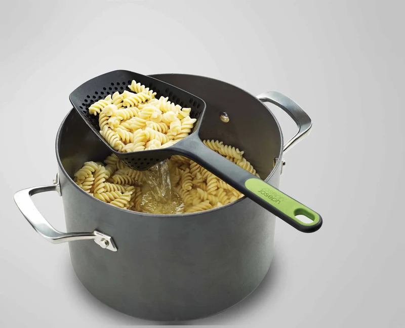 Cuillère Passoire en Gris Scoop™ Plus
