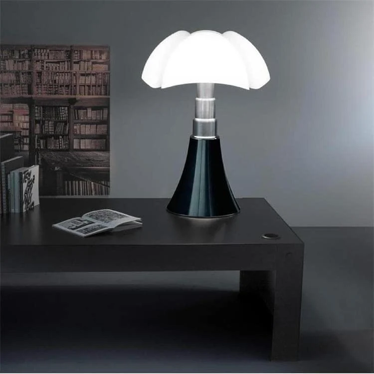 PIPISTRELLO-Lampe ampoules LED pied télescopique H66-86cm Noir brillant Martinelli Luce - designé par Gae Aulenti