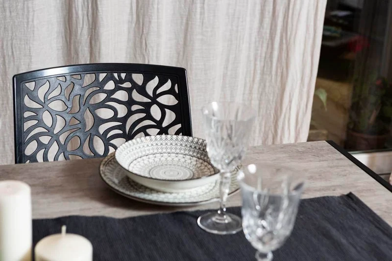 SIEDITI FUORI E DENTRO Chaises en résine avec Fibre de Verre empilables pour intérieur/Cuisine/Salle à Manger et extérieur/Jardin Anna (4 Chaises, Noir)