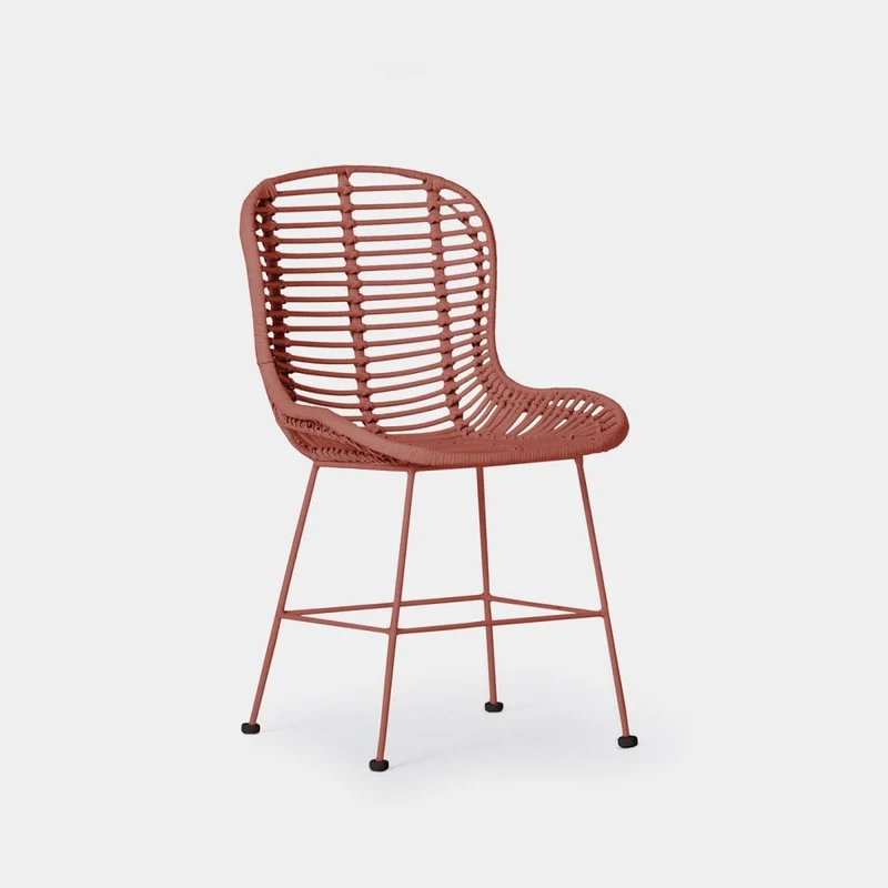 KLAST Chaise de Salle à Manger Leo en Rotin de Couleur Terracotta et Pieds en Métal, Design Artisanal Unique pour Ajouter Une Touche de Charme à Votre Intérieur