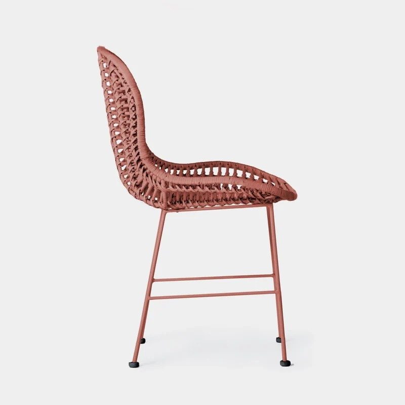 KLAST Chaise de Salle à Manger Leo en Rotin de Couleur Terracotta et Pieds en Métal, Design Artisanal Unique pour Ajouter Une Touche de Charme à Votre Intérieur