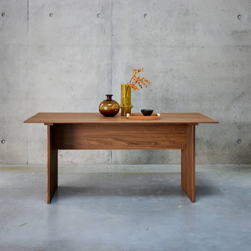 sweeek - Table à Manger rectangulaire Effet Bois sculpté 4-6 Places. 170cm. Couleur Noyer