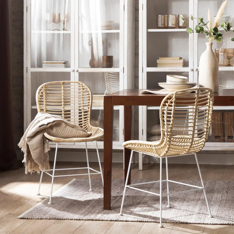 KLAST Lot de 2 Chaises de Salle à Manger en Rotin Naturel avec Pieds Blancs, Design Artisanal, Résistant et Durable, avec des Variations Uniques de Couleur