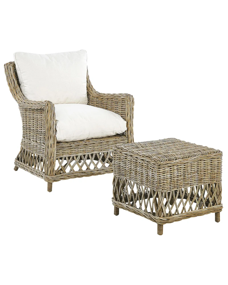 Beliani Fauteuil en Rotin Naturel pour Intérieur et Extérieur avec Repose-Pieds et Coussins Blanc-Cassé Ribolla