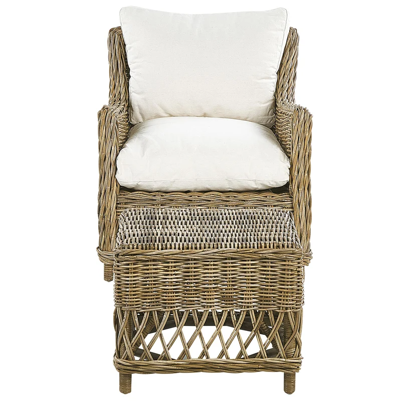 Beliani Fauteuil en Rotin Naturel pour Intérieur et Extérieur avec Repose-Pieds et Coussins Blanc-Cassé Ribolla