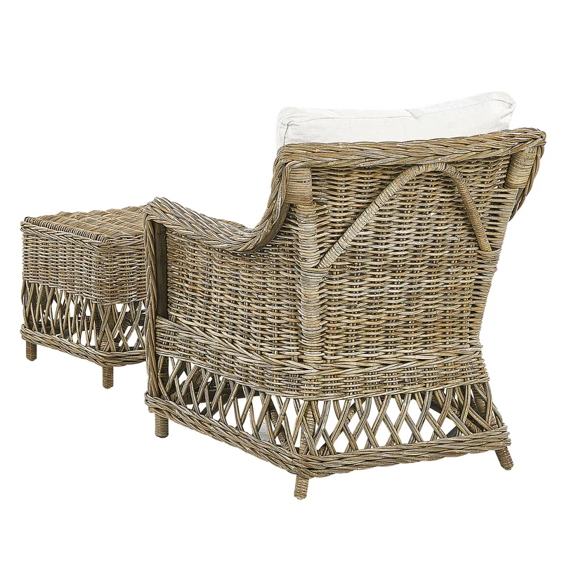 Beliani Fauteuil en Rotin Naturel pour Intérieur et Extérieur avec Repose-Pieds et Coussins Blanc-Cassé Ribolla