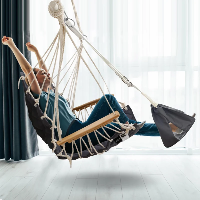 SUNWAY Chaise hamac avec repose-pieds réglable et appuie-tête - Tissu matelassé et barre d'écartement en acier - Capacité de 158,8 kg - Chaise suspendue avec accoudoirs en bois pour porche/jardin