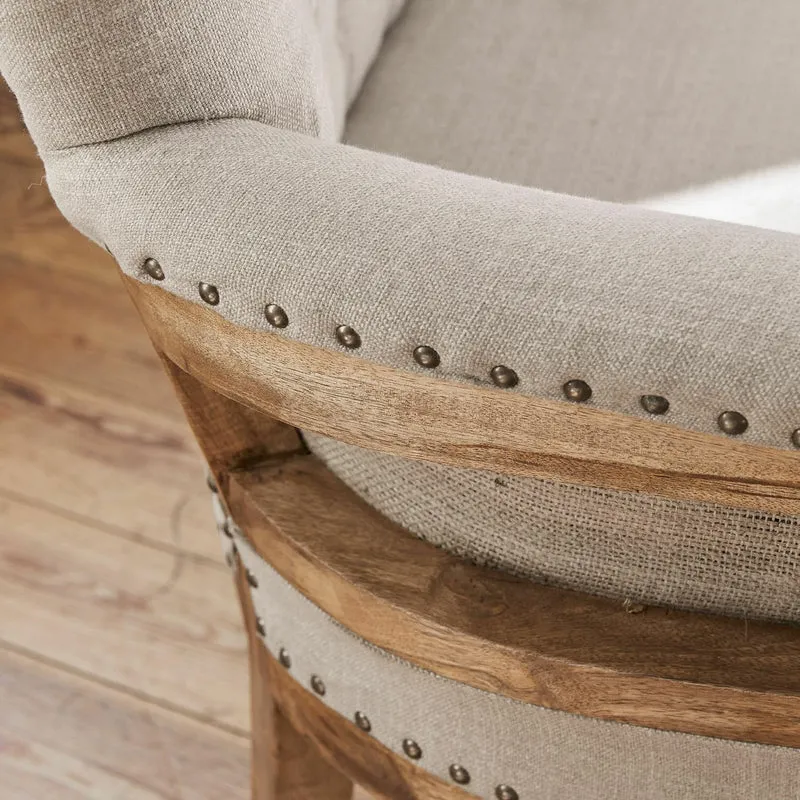 Loberon Canapé Kingsley Piquage Chesterfield Classique Pieds Tournés, Housse Résistante, Assise Bois de Manguier, Polyester, Laiton, Lin