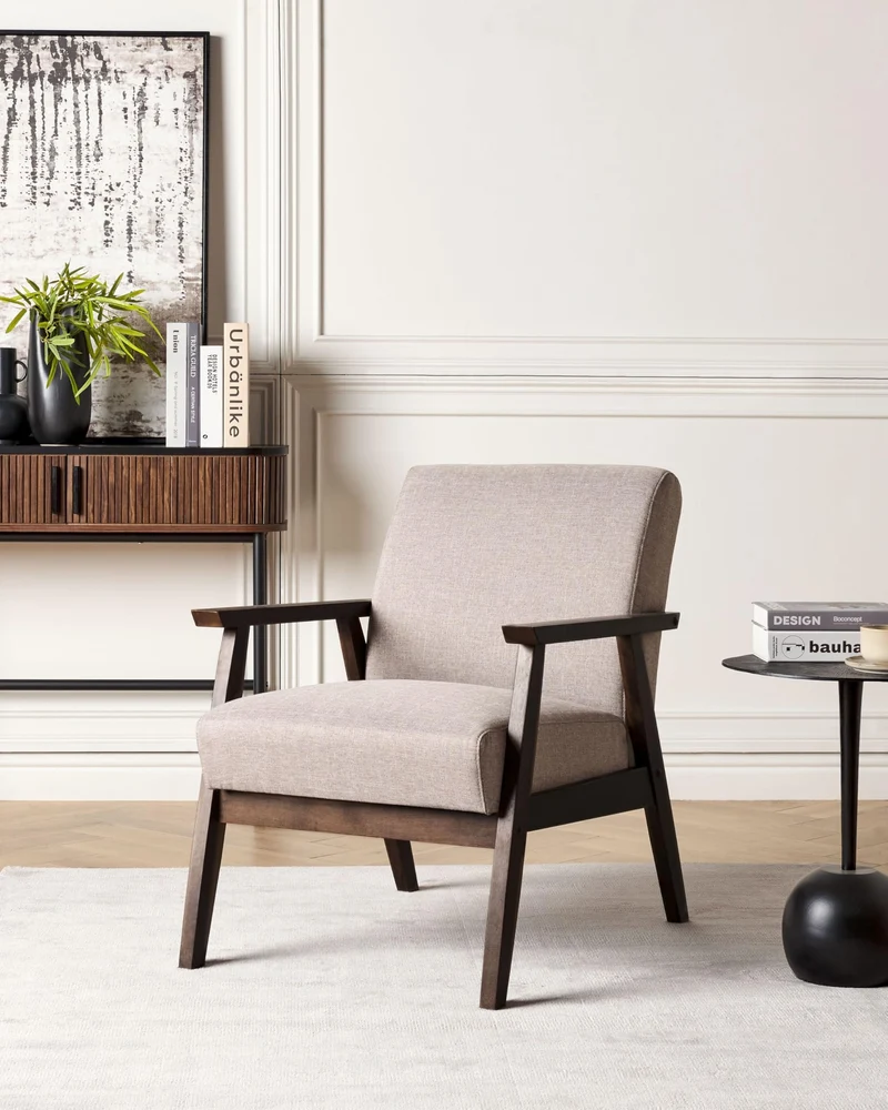 Beliani Fauteuil en Tissu Taupe et Bois d'Hévéa Sombre Accoudoirs en Bois Droit Rétro Asnes