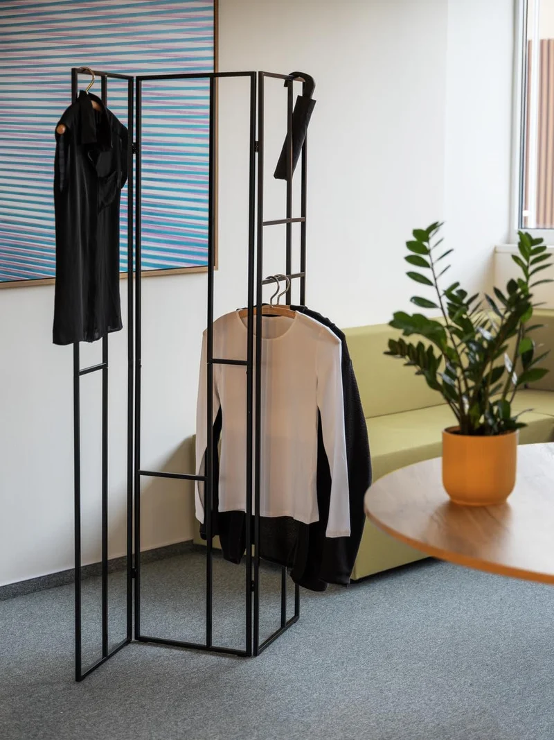 WENKO Paravent Shakti, séparateur pièce en métal thermolaqué Noir, Ranger et aérer Les vêtements, grilles avec Place Rangement Les écharpes, Accessoires et couvertures, 120 x 170 cm 69799800
