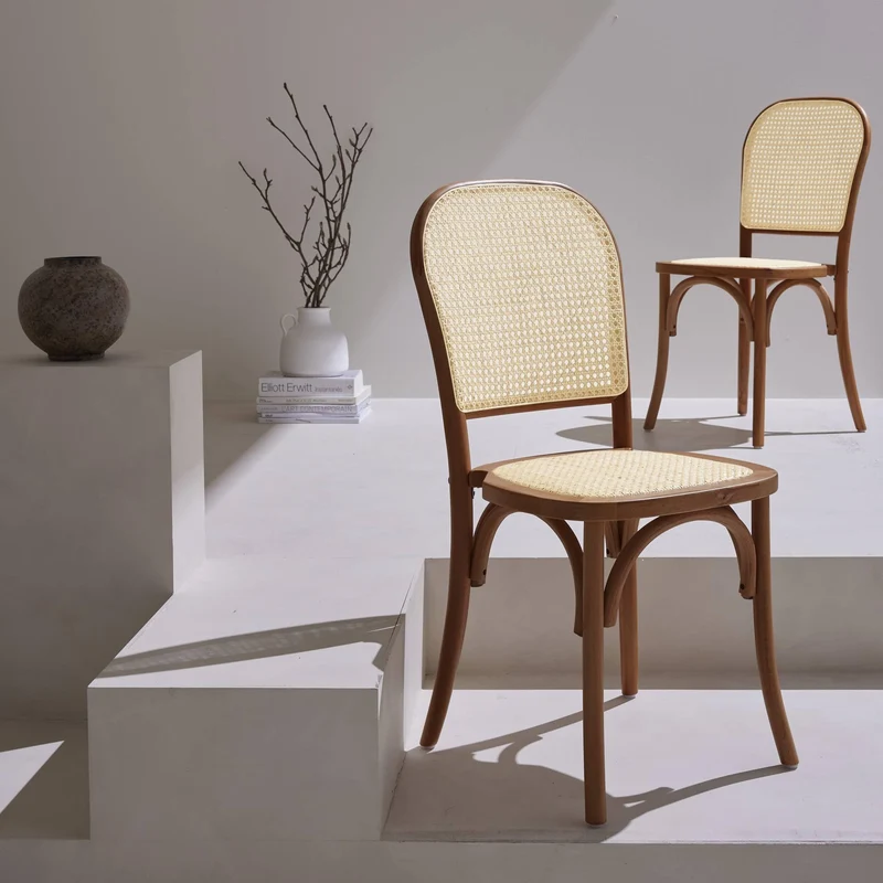 sweeek - Lot de Deux chaises Vintage en Bois Marron Vieilli avec Assise et Dossier en rotin
