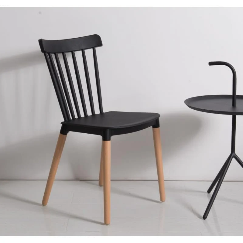 Kosmi Chaise Style scandinave à barreaux modèle Pop - Coque en résine Noire et Pieds en Bois Naturel