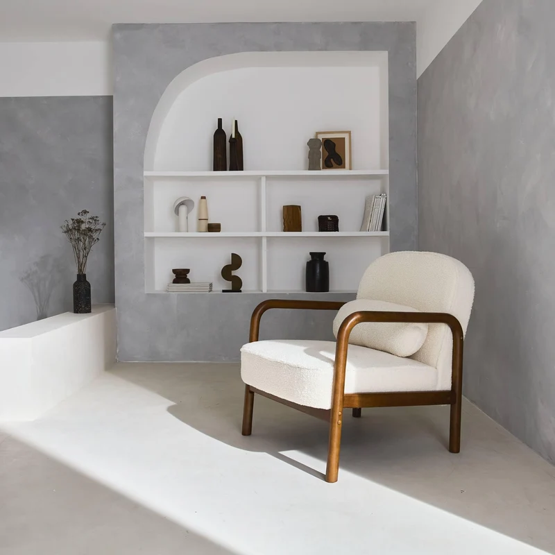 sweeek - Fauteuil scandinave Bois d'hévéa Finition Noyer Clair et Dossier Arrondi en Bouclette Blanche - Amelie