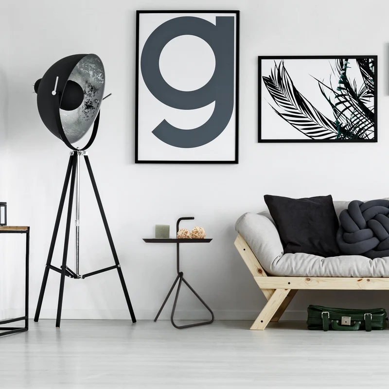 Relaxdays, noir basse d'appoint design en métal avec poignée, chevet ronde, Table de café incurvée, HxD env. 59 x 40cm, Acier, 1 élément