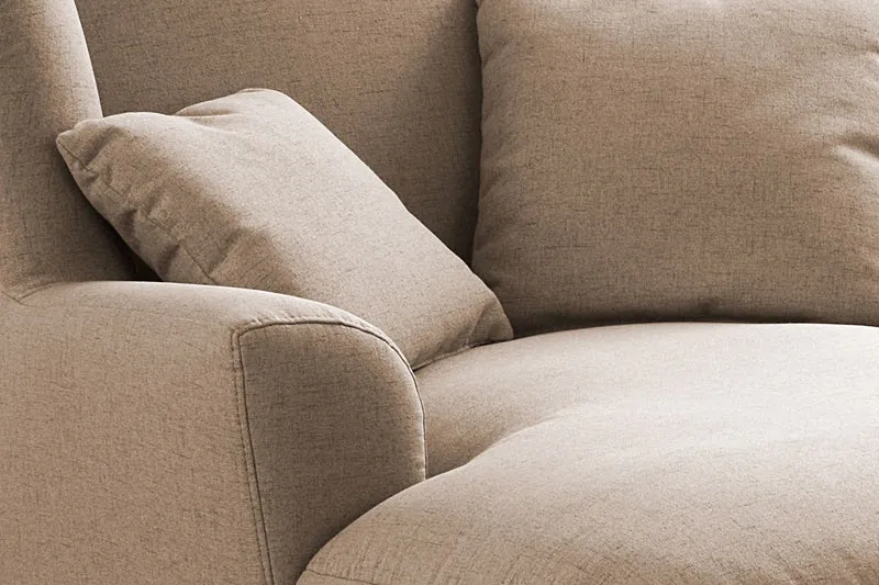 CAVADORE Assado Fauteuil rembourré avec Pieds en Bois, Grande Assise, Rembourrage et 2 Coussins Moelleux, Tissu structuré, Beige foncé, 109 x 104 x 145 cm (l x H x P)