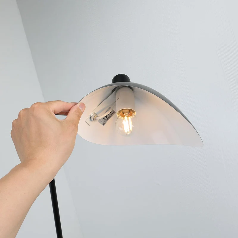 Alpinaluz Lampadaire trépied avec écran orientable - Design avant-gardiste en aluminium noir mat, culot E27, 160 cm, éclairage intérieur pour salon ou studio