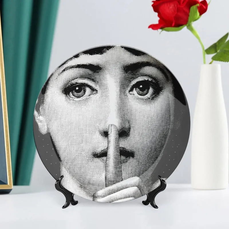 XYTDM Lina Cavalieri Assiette décorative murale avec support et crochet à ressort spécial, 25,4 cm, A4