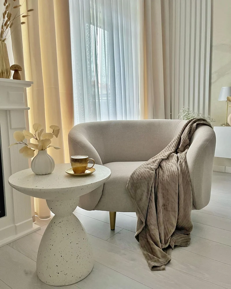 Table d'Appoint Effet Terrazzo Forme Contournée Ronde 52 cm Résistant Blanc Cassé Caffi