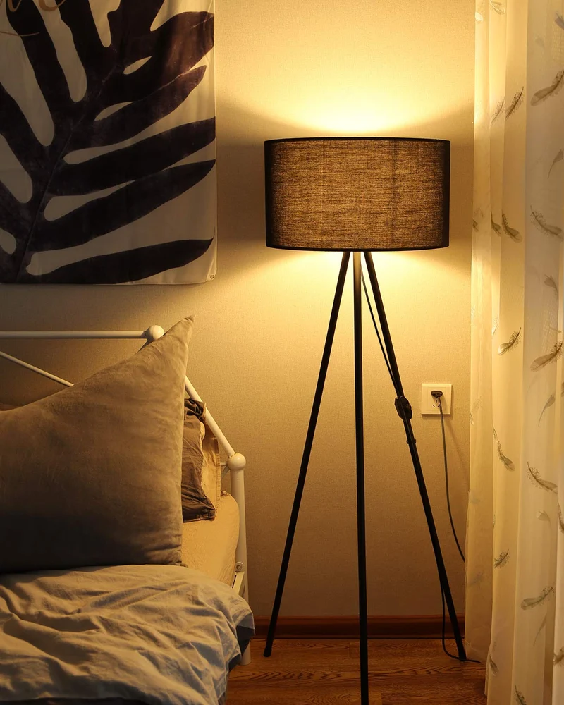 Tomons Lampadaire LED Dimmable Contemporain avec Trépied en Métal, Lampadaire de Salon et de Chambre à Coucher, Style Scandinave - Noir