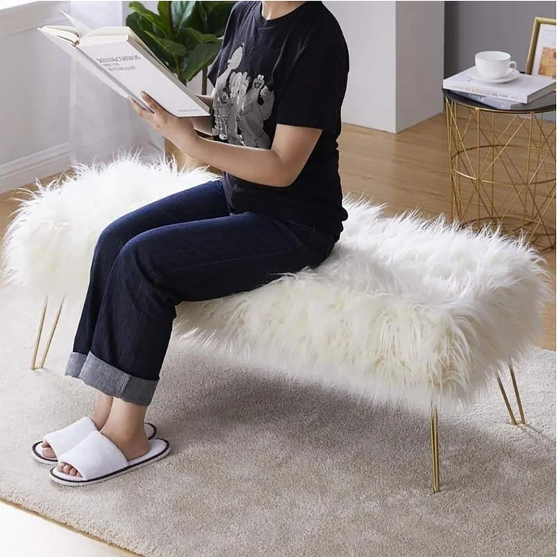 Moderne contemporain Ottoman/Banc en fausse fourrure longue Lit Fin Tabouret Tabouret Repose-pieds Tabouret/Siège avec pieds en métal d'or - 80 cm L x 45 cm L x 42 cm H (Color : Blanc)