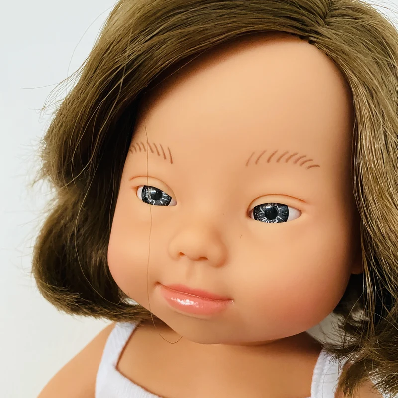 Gordis: Puppe Camilla mit Down Syndrom