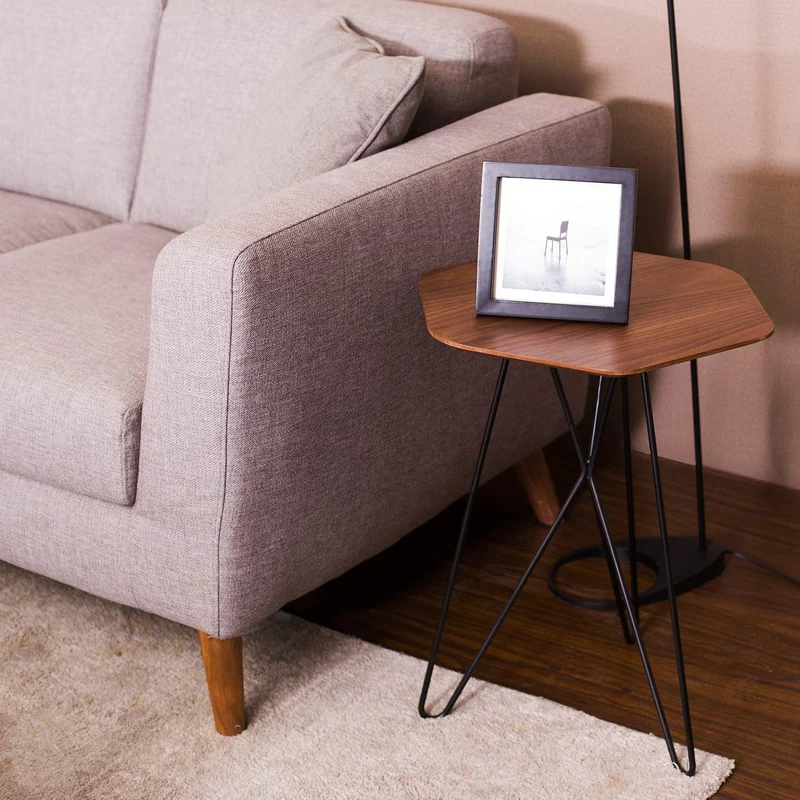 Marque Amazon - Rivet - Table d'appoint hexagonale en noyer et métal noir, 50 x 40 x 46 cm