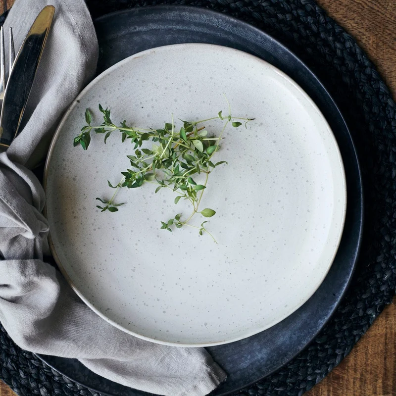 Pion Stoneware Lunch Plate | White/Grey 21.5x3cm