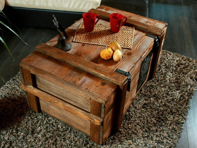 Voyage Vieux Coffre Table basse Cottage cuiseur vapeur Coffre en pin avec vintage Tin Sign Largeur : 110 cm Hauteur : 45 cm Profondeur : 60 cm