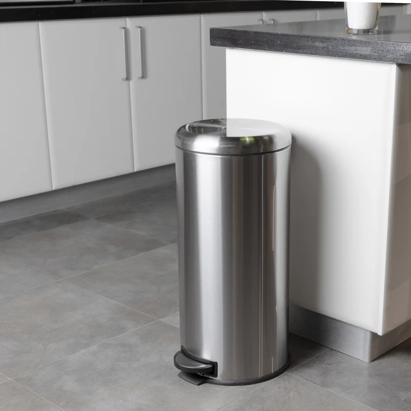 Poubelle de cuisine à pédale basique inox brossé 30L URBAN en acier avec seau couvercle bombé