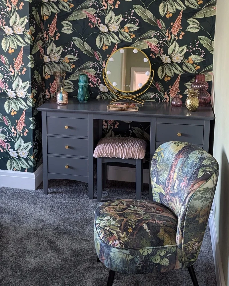 Beliani Fauteuil Bas sans Accoudoirs en Tissu Vert avec Imprimé Jungle Multicolore Rembourrage Épais et Confort Optimal pour Salon Rétro et Moderne
