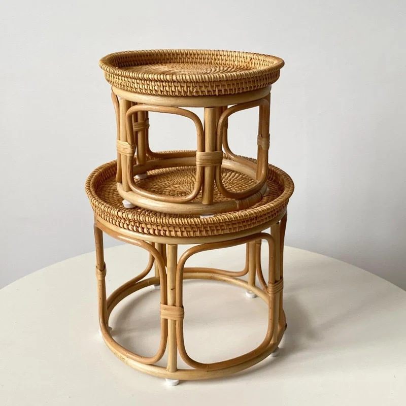 Milageto Table d'appoint en rotin, table de chevet moderne, bureau d'appoint, table d'appoint ronde, table basse décorative pour jardin intérieur, 32cmx25cm
